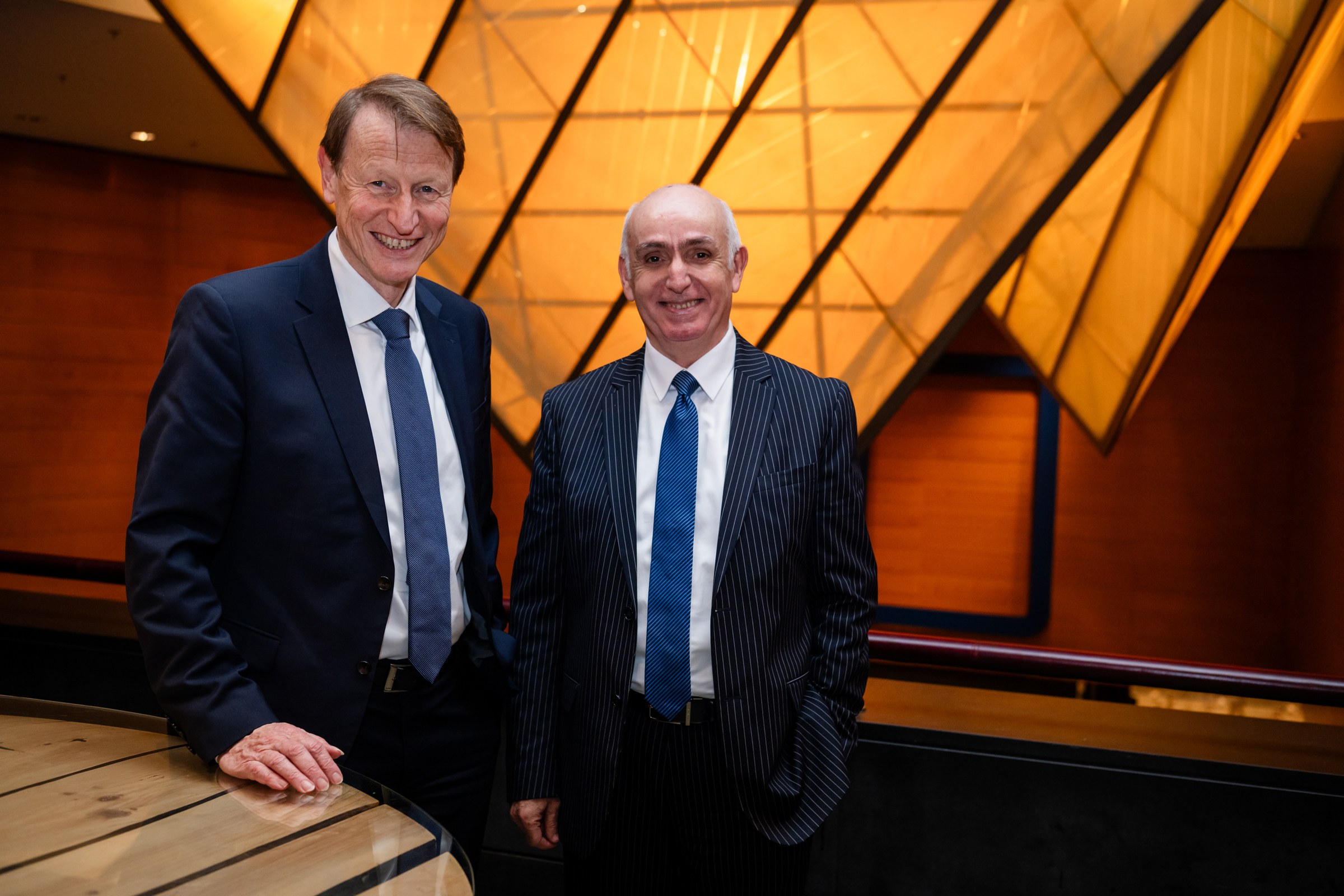 Ulf Heitmüller, CEO von VNG, und Nour Eddine Daoudi, CEO von SONATRACH